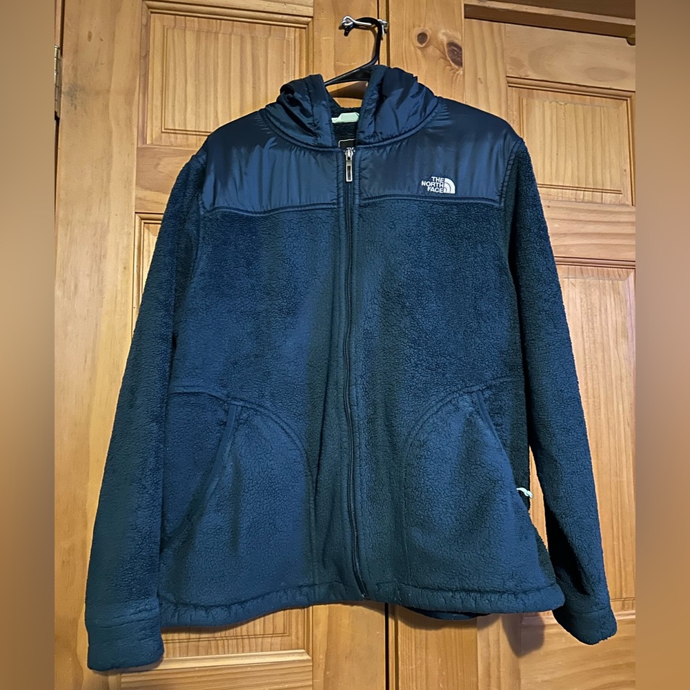 GUC Women’s North Face Osito Fleece Jacket with Attached Hood Size XXL.